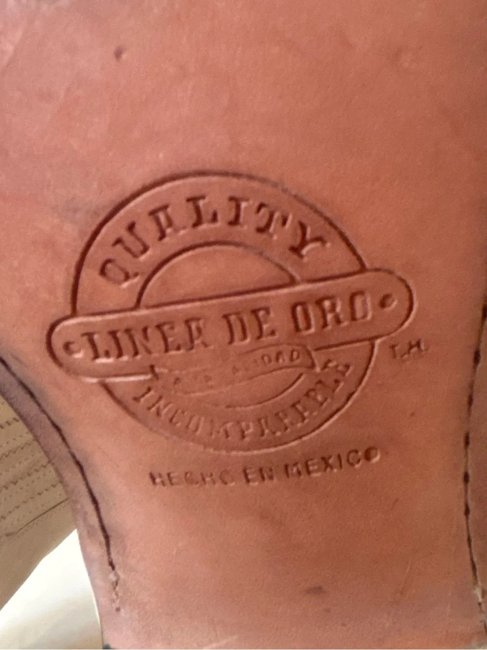 Linea de Oro men boots size 8 very light gray color